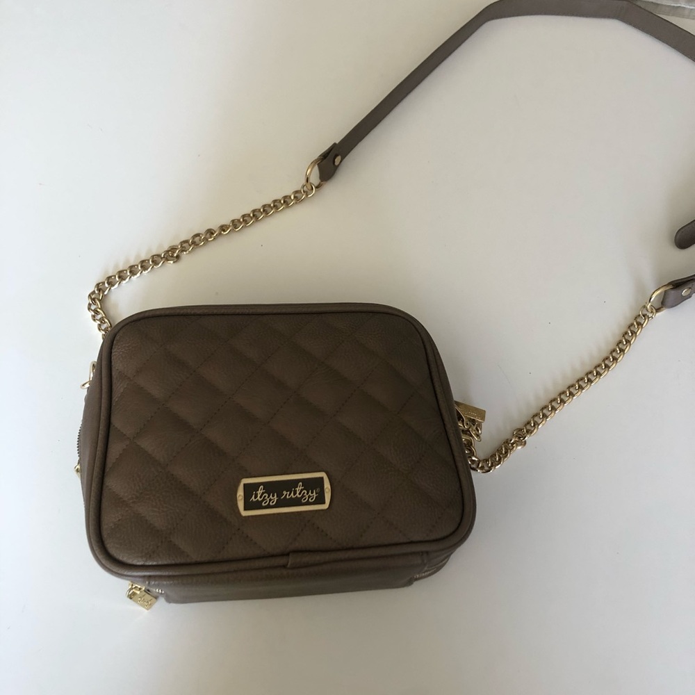 Itsy ritzy DOUBLE TAKE crosssbody diaper bag TAUPE